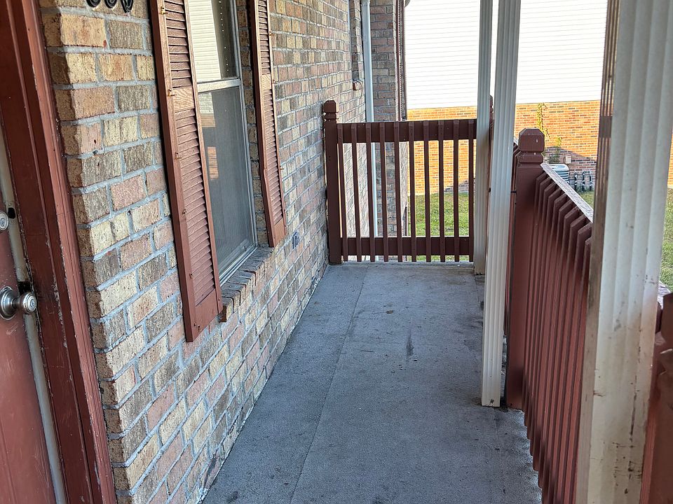 Entry way and balcony