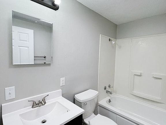 3rd image of 2523 1/2 W Ethel Ave #B