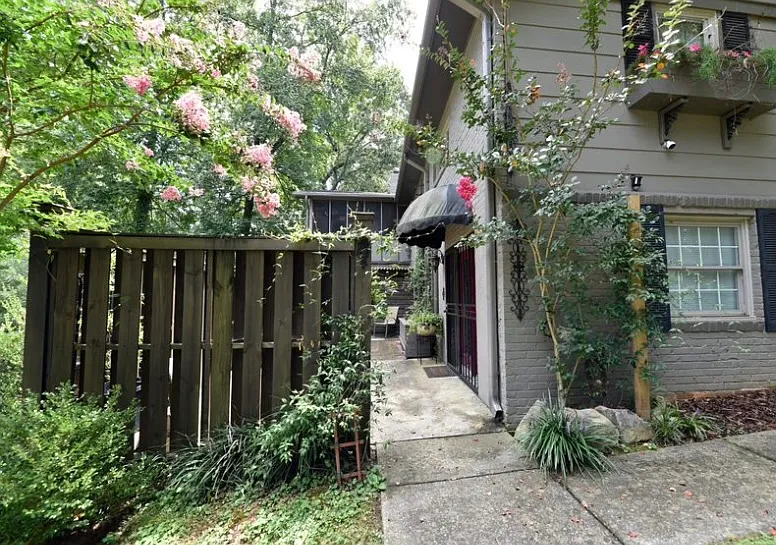 7001 Palermo Dr — Photo 3