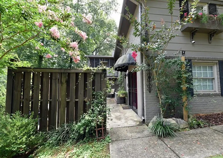 7001 Palermo Dr — Photo 3