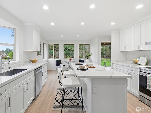 3rd image of 2803 77th Avenue NE