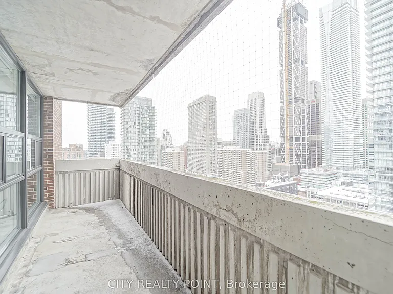 33 Isabella St #1012 — Photo 8