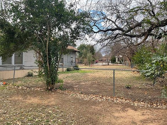 5th image of 1907 Vincent St