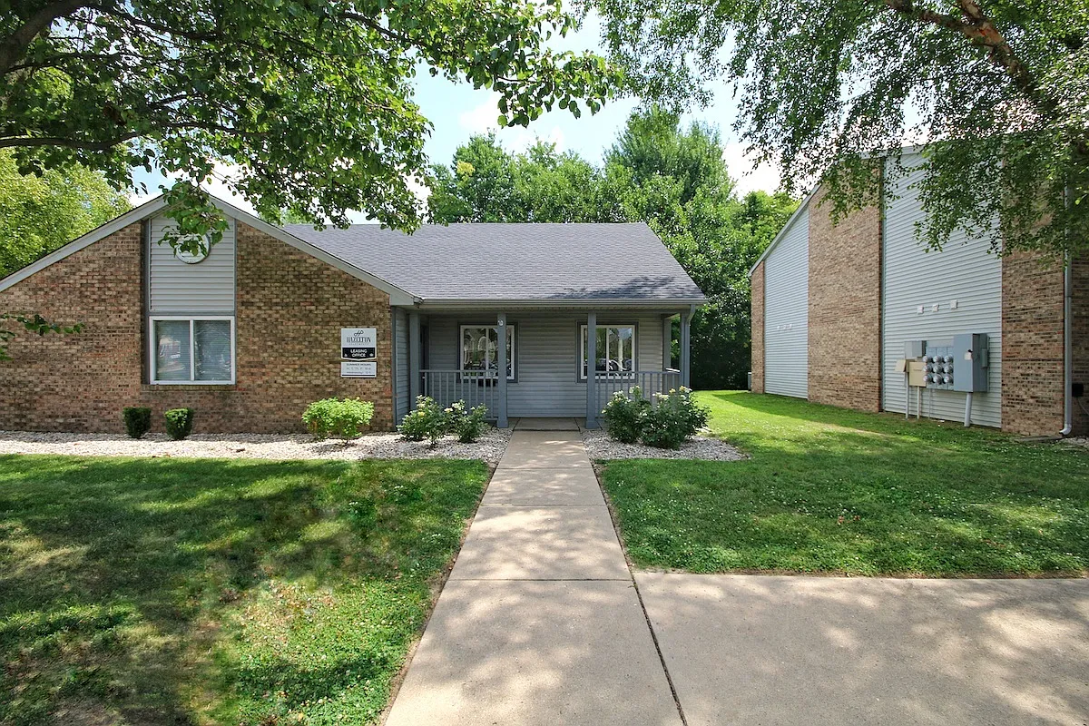 Hazelton Apartments — Photo 1
