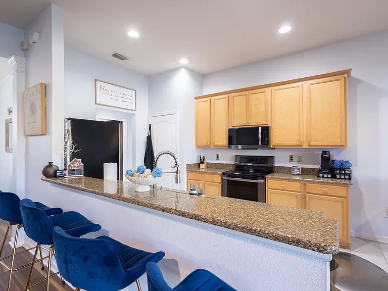 2024 Heartland Cir — Photo 11