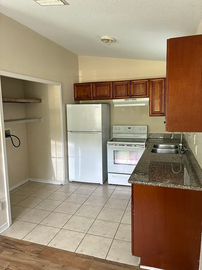 3 bed, 2.0 bath, $1,295 — Photo 3