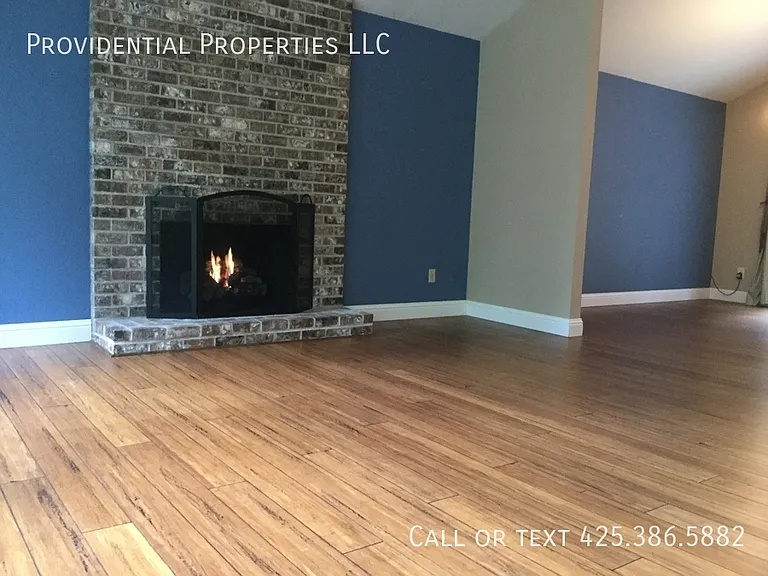 17009 NE 28th Pl — Photo 2