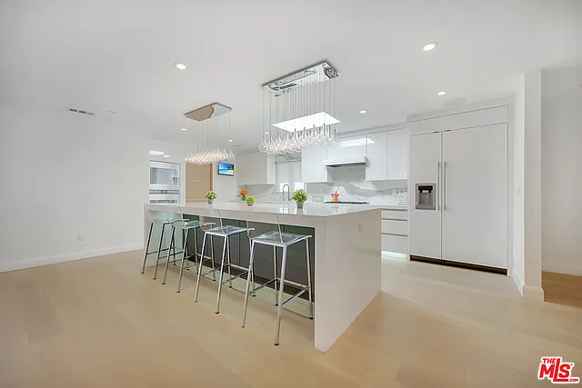 344 S Roxbury Dr — Photo 8