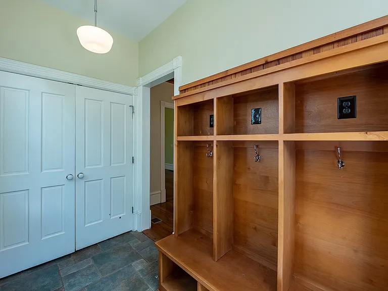 765 Woodland Ave SE — Photo 16