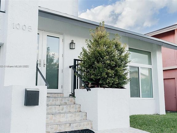 2nd image of 1005 NW 106th Avenue Cir #0