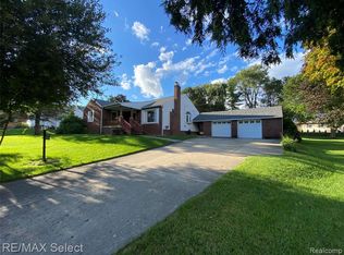 7468 Miller Rd, Swartz Creek, MI 48473