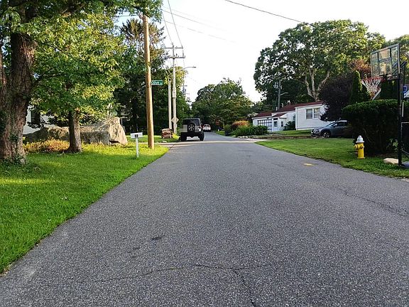 4th image of 11 Robin Rd