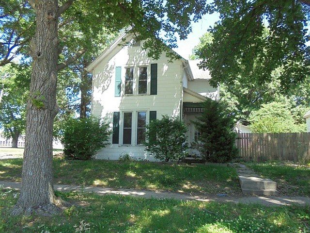 1st image of 1025 Elm St