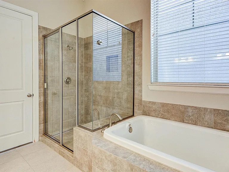 720 N Shepherd Dr — Photo 16
