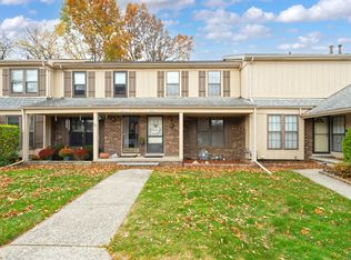 31621 Green Meadow Ln, Warren, MI