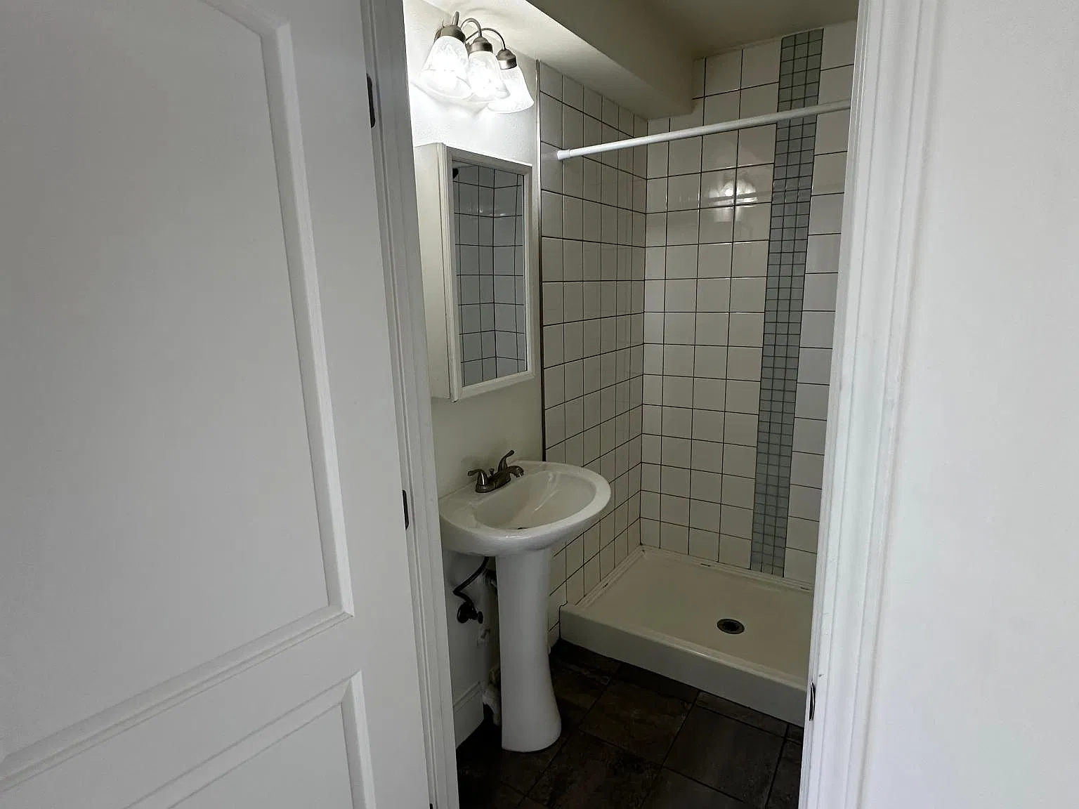 2858 W Maplewood Ave — Photo 3