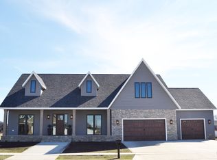 2620 Prairie Creek Dr, Aberdeen, SD 57401