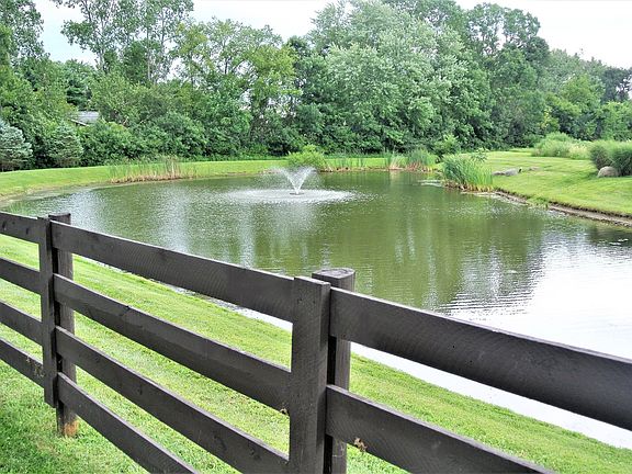 3rd image of 605 Woods Edge Ln