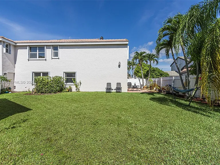 17367 SW 20th Ct — Photo 3