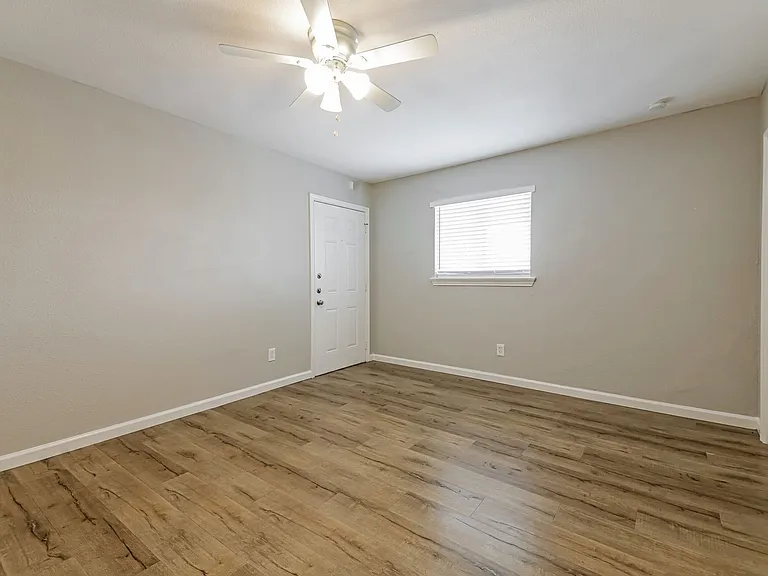 Reiger Park Apartments — Photo 43
