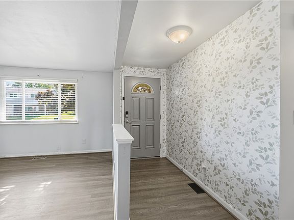 5th image of 7315 Colegrove Dr