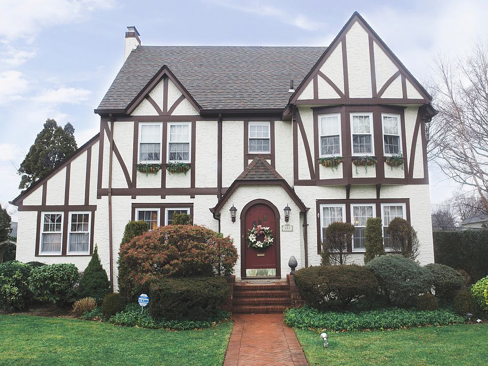1st image of 107 Chestnut St