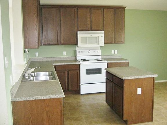 3rd image of 110 Camellia Dr