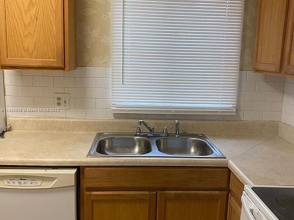 5th image of 196 Lake Dora Dr #196