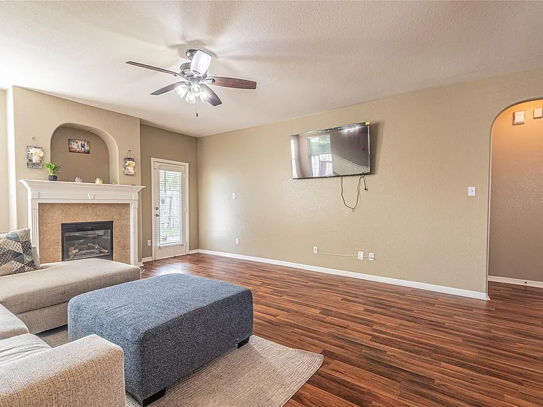 307 Autumn Creek Ln — Photo 8