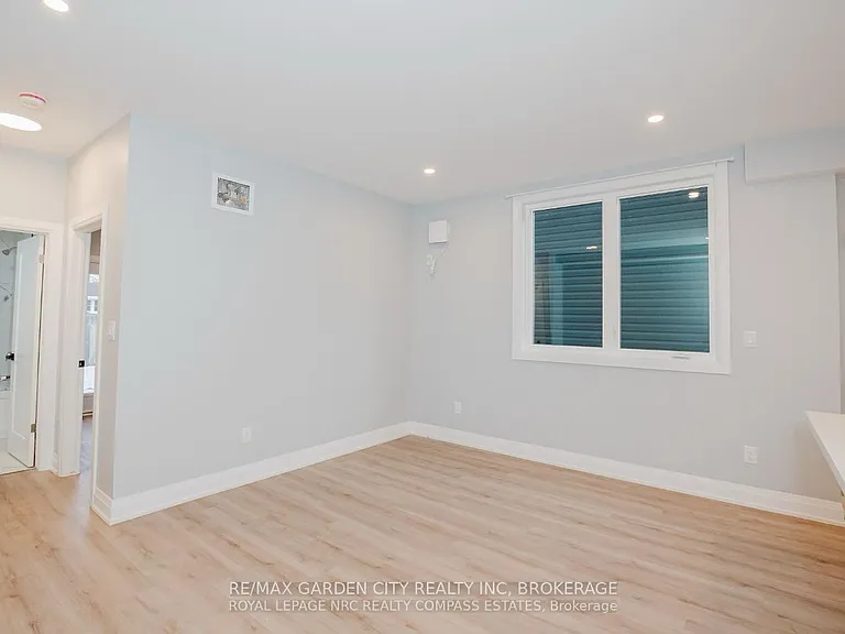 105 Southworth St N #105B — Photo 6