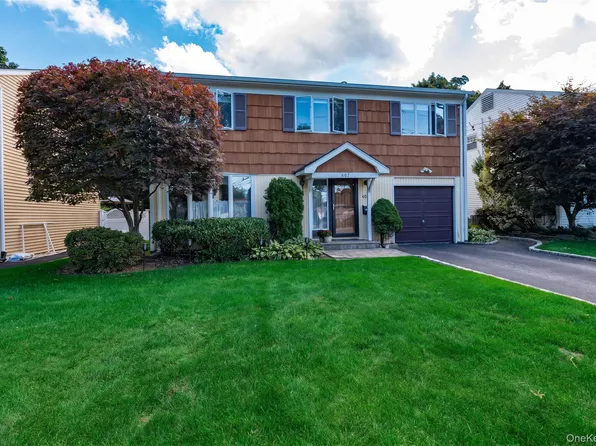 607 7th Avenue, East Northport, NY 11731