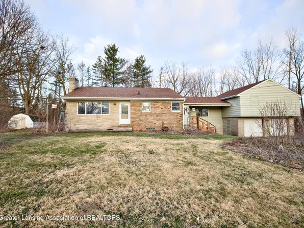 1924 Snow Rd, Lansing, MI 48917