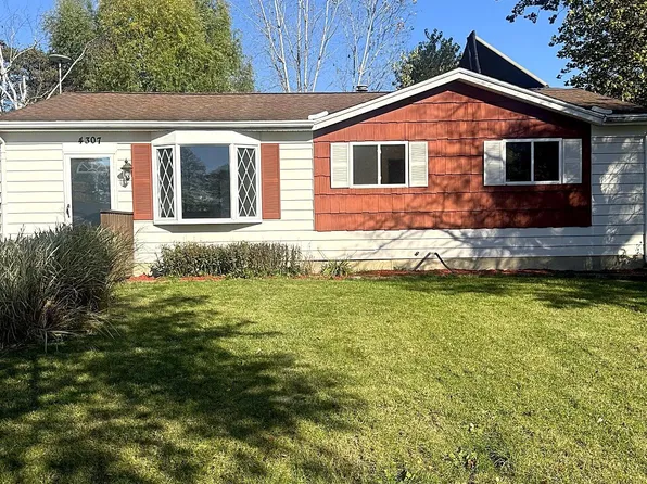4307 Old Castle Cir, Lansing, MI 48911