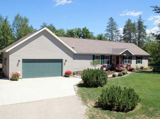 6071 Pine Trce, Indian River, MI 49749