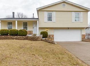 136 Whispering Oaks Dr, Saint Charles, MO 63304