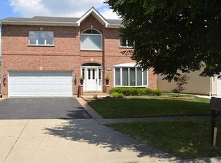 1844 Oriole Dr, Elk Grove Village, IL 60007