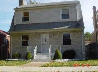 9107 S Paxton Ave, Chicago, IL 60617