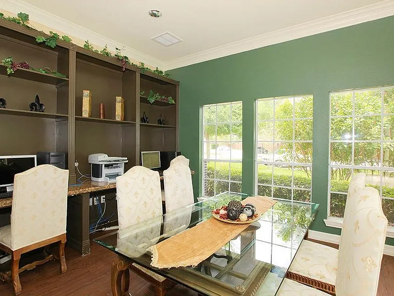Rincon Apartments — Photo 17