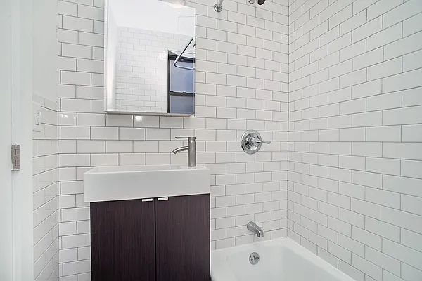 Rented by REAL New York | media 21