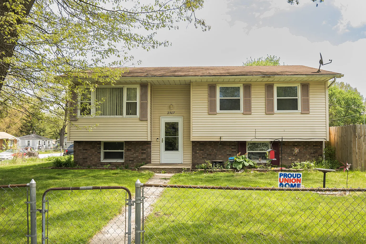 2507 Warren St photo 1