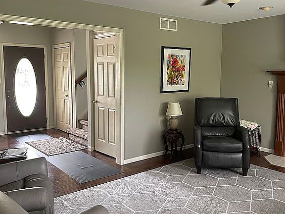 4th image of 2450 Medera Dr