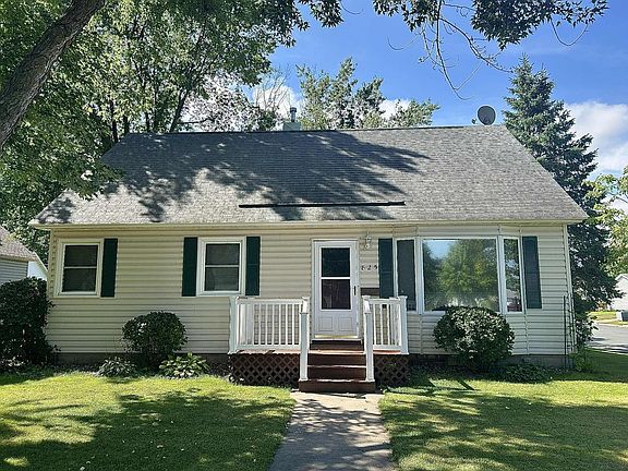 2nd image of 825 N Oak St