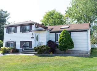 6 Floyd Ln, Massapequa Park, NY 11762