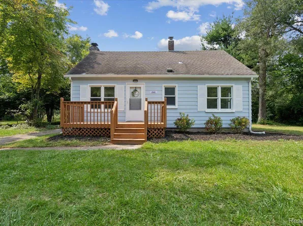 21445 Greenview Rd, Southfield, MI 48075