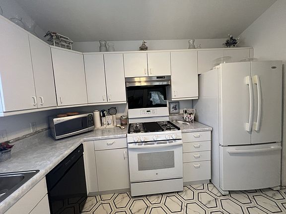 4th image of 466 44th Avenue Ct #17