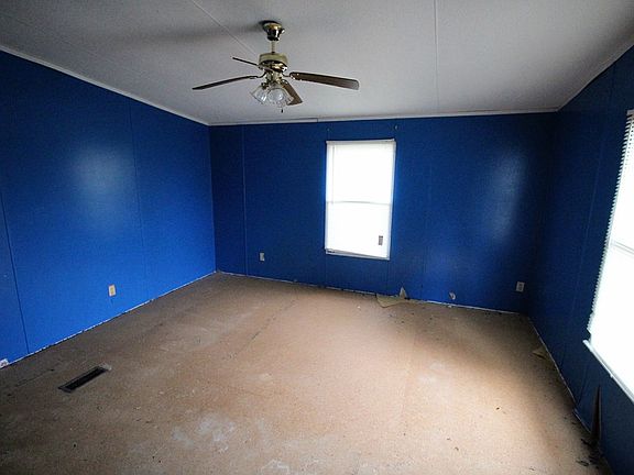 4th image of 144 E Main St