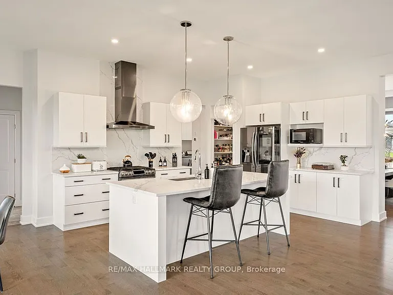 1575 Rangeland Ave — Photo 6