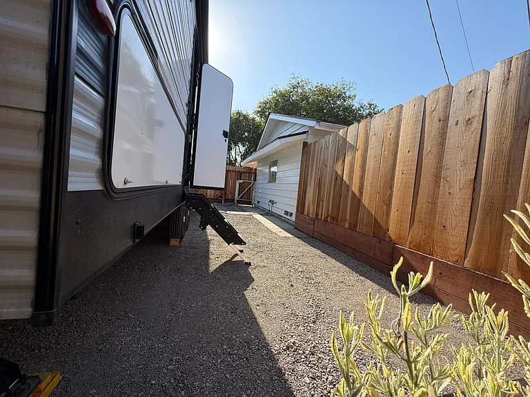 Melrose Dr — Photo 12