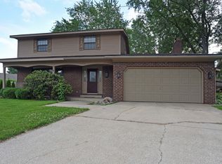 1109 Colonial Ct, Holland, MI 49423