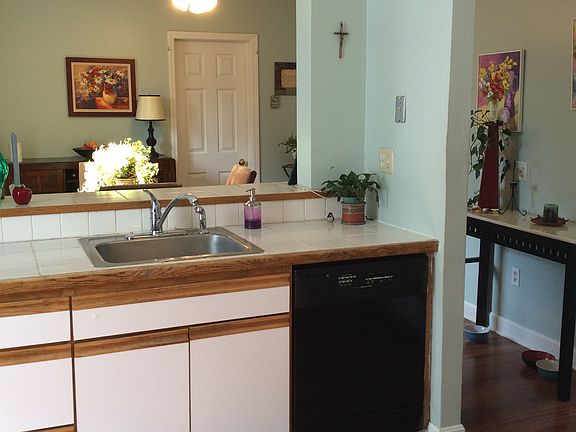 Bright and sunny kitchen